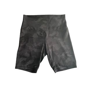 Lululemon Wonder Train High Rise Bike Shorts Black Camo 8” inseam Size 8